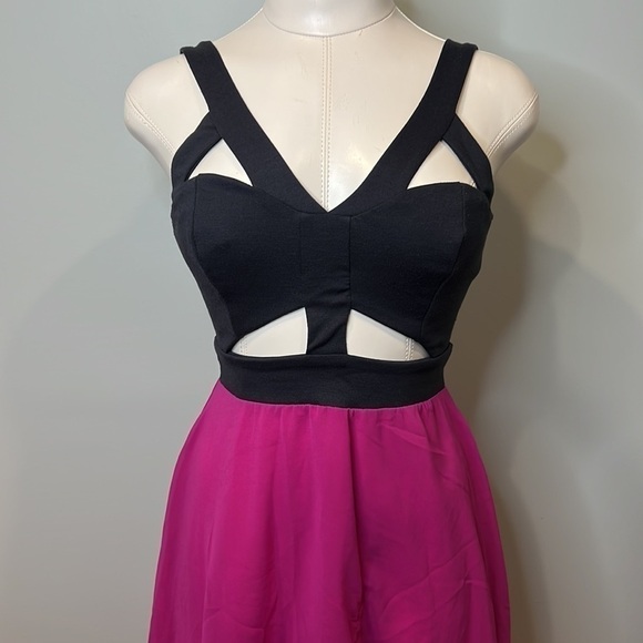 ✨HOST PICK✨ Women’s Cut Out Dress - Picture 2 of 14